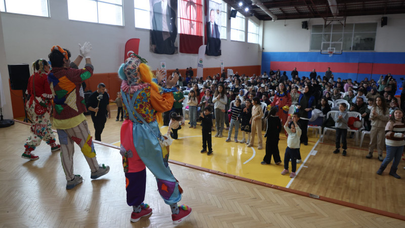 İlkadımlı Minikler Ramazan Şenliği'nde Geleneksel Eğlencelerle Buluştu