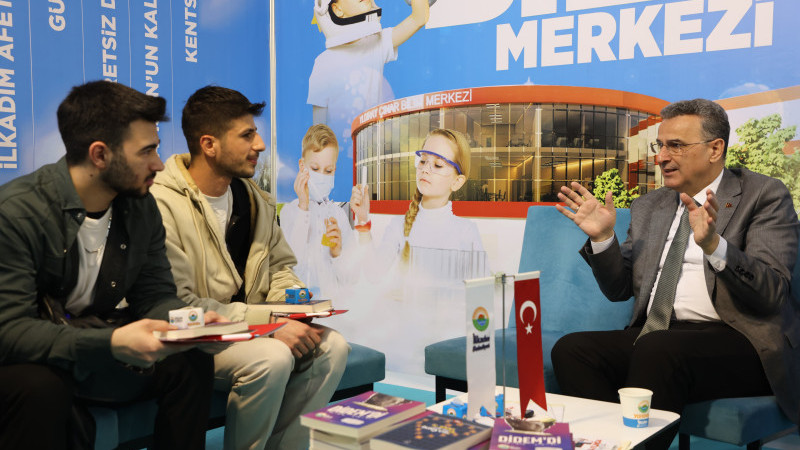 Başkan Kurnaz, OKAF'ta Gençlerle Bir Arada 