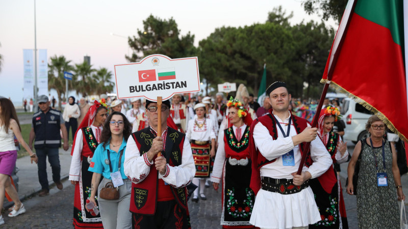Samsun'da Özlenen Renkler: 35. Uluslararası Halk Oyunları Festivali Başladı